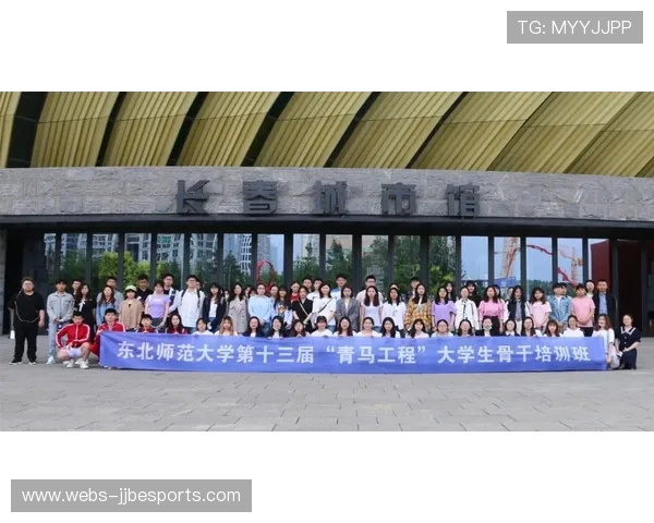 拜仁欧冠决赛战袍启用复古条纹致敬1974经典荣耀记忆 拜仁欧冠决赛战袍启用复古条纹致敬1974经典荣耀记忆