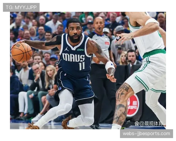 场边花絮：一位小球迷成功模仿欧文的运球动作，获赠签名球鞋